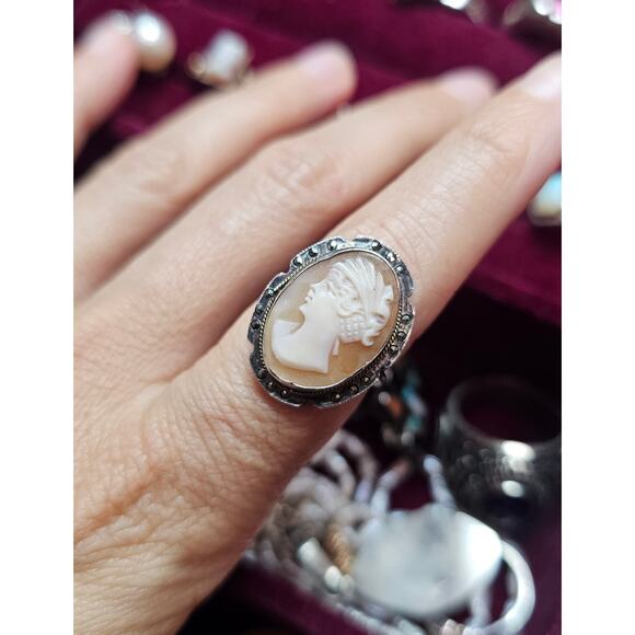 Vintage 10K White Gold Cameo Ring - Marcasite Accent Conch Shell - Picture 2 of 7
